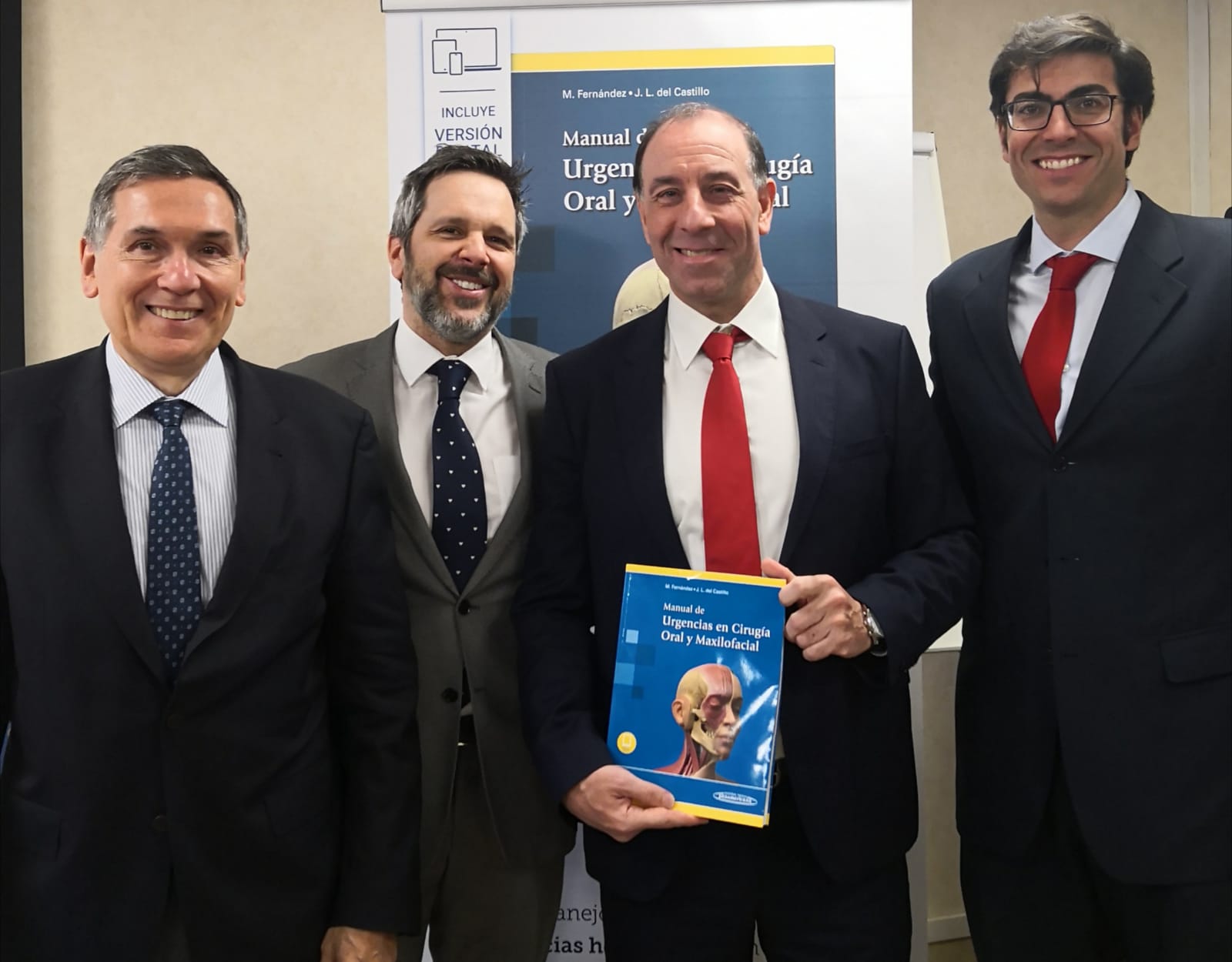 Los autores del “Manual de Urgencias en Cirugía Oral y Maxilofacial”, M. Fernández y J. L. del Castillo, presentaron la obra el pasado 18 de marzo en el Hospital HM Montepríncipe.