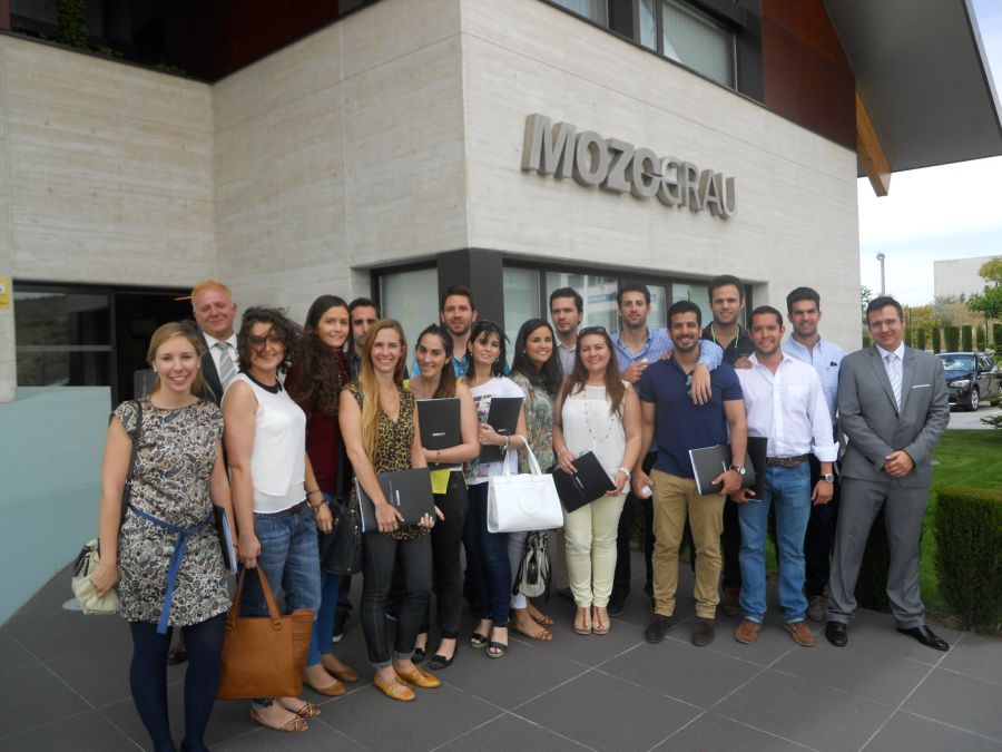 Visita de los alumnos del Máster de Cirugía Bucal de la Universidad de Sevilla  a las instalaciones de Mozo-Grau.