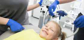 niño_revisión_dentista_pexels-mm-dental-8260438