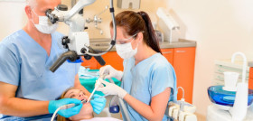 Los dentistas deben adoptar medidas universales de prevención frente al posible contagio. FOTO: Consejo General de Dentistas