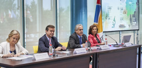 En la imagen (de izq. a dcha.): Margarita Alfonsel, secretaria general de Fenin; Eduardo López Puertas, director general de Ifema; Juan M. Molina, presidente del Sector Dental de Fenin; y María Jos