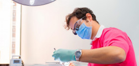 Los doctores de la Clínica Dental Ferrus & Bratos recomiendan resolver los problemas urgentes antes de las navidades. FOTO: Clínica Dental Ferrus & Bratos