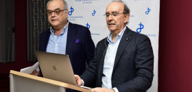 Dr. Francisco Cabrera Panasco (a la izq.) y Dr. Eduardo Anitua Aldecoa (a la dcha.). FOTO: COELP