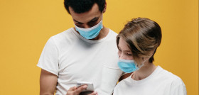 pexels-cottonbro-3951861_mascarilla_móvil_salud_apps_smartphone_pandemia