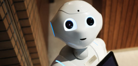IA_ROBOT_SALUD_pexels-alex-knight-2599244