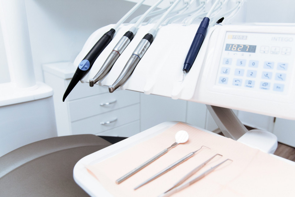 material_dentista_pexels-daniel-frank-305566