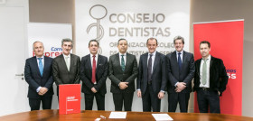 6-4-2017 Representantes del Consejo General de Dentistas y de Correos Ex...