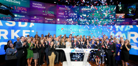 2022 09 13 HenrySchein PressRelease Nasdaq Stanley and Marion Bergman with TeamScheinMembers at Nasdaq 2