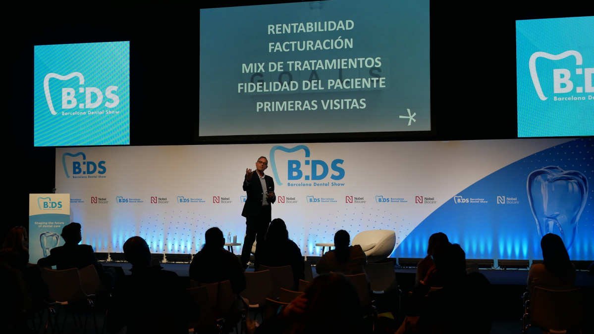 BDS2023 reunirau0301 a expertos en marketing y gestiou0301n dental