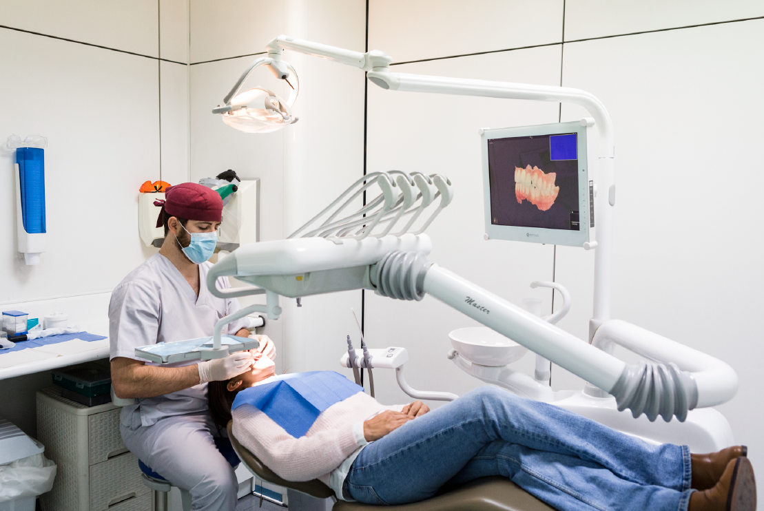 Clinica dental dentista Institutos Odontologicos