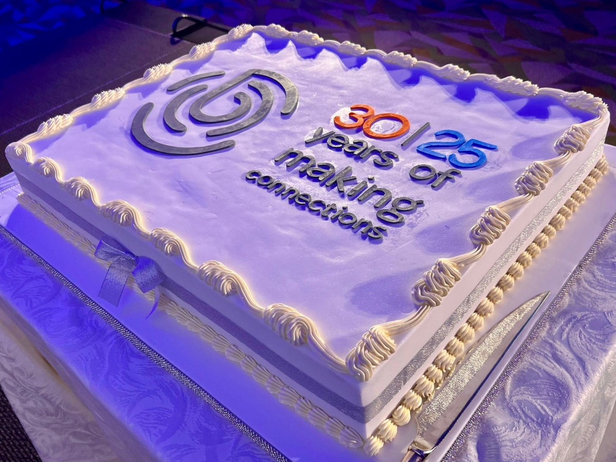 2024 07 03 BioHorizonsCamlog press release 30 25 anniversary 2024 image birthday cake