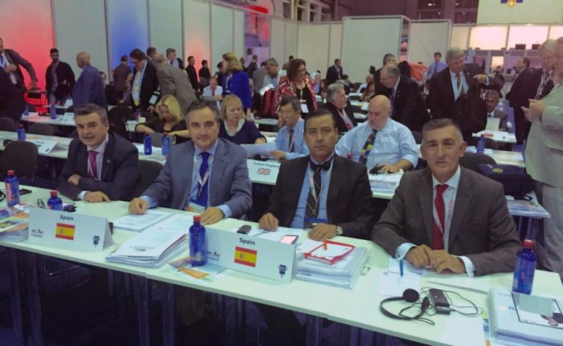 En la imagen, de izqda. a dcha.: Dr. Francisco García Lorente, vocal del Consejo; Dr. Joaquín de Dios Varillas, tesorero del Consejo; Dr. Óscar Castro Reino, presidente del Consejo; y Dr. Juan Carlos Llodra Calvo, secretario del Consejo.