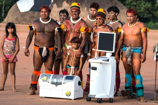 Muchos hombres, mujeres y niños recibieron finalmente tratamiento dental antes de comenzar los juegos. FOTO: Dentsply Sirona