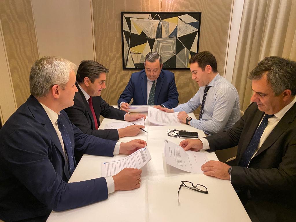 La primera reunión ha sido con los dirigentes del Partido Popular: Teodoro García Egea, secretario general, José Ignacio Echániz, portavoz adjunto en el Congreso, Juan Mª Vázquez, senador, y Juan Antonio Callejas, diputado. FOTO: Consejo General de Dentistas