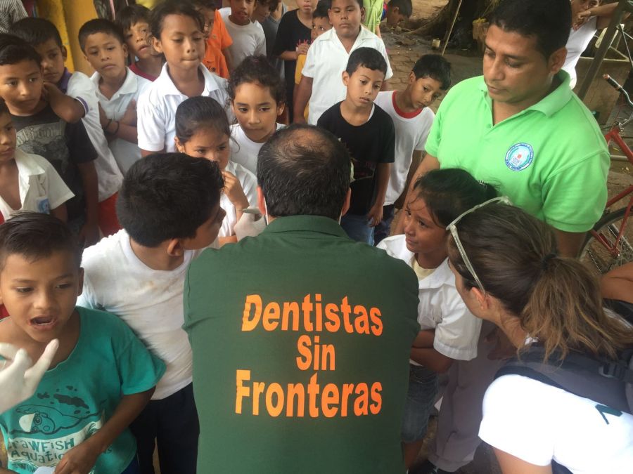 "El Movimiento de la Sonrisa" colabora con la ONG Dentistas sin Fronteras. 