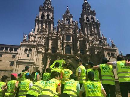 Un total de 30 higienistas dentales emprendieron el Camino de Santiago para dar visibilidad a su profesión y reivindicar la importancia de la prevención bucodental. FOTO: Colegio Profesional de Higienistas Dentales de Galicia