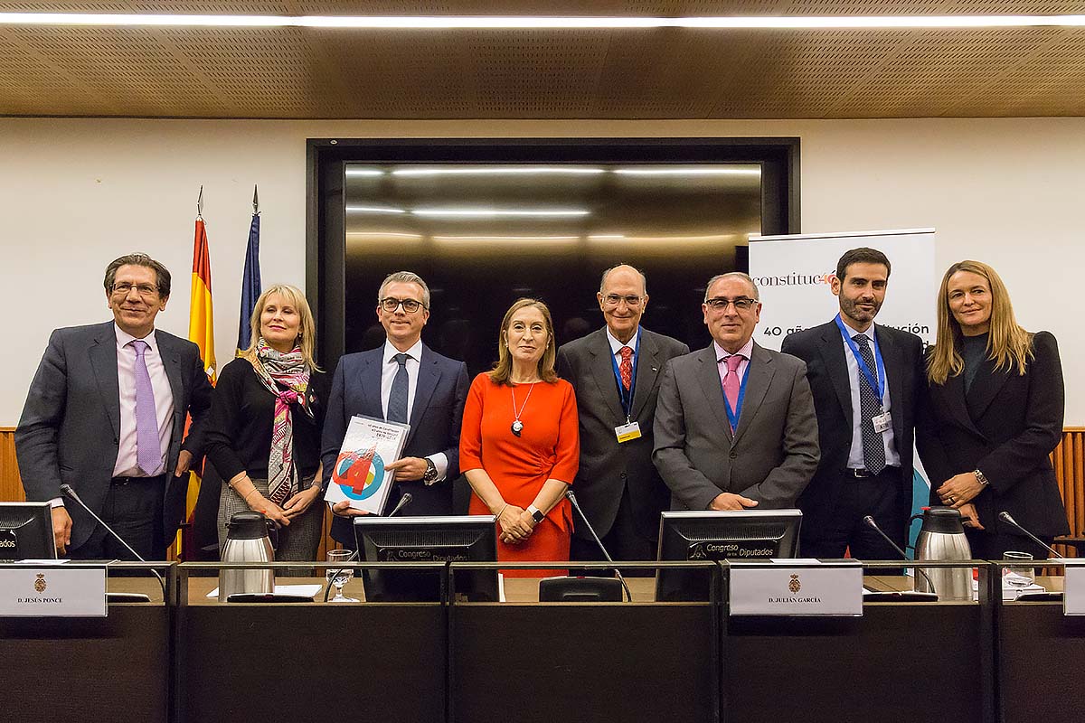 Los coordinadores e impulsores del libro durante su presentación en el Congreso de los Diputados.