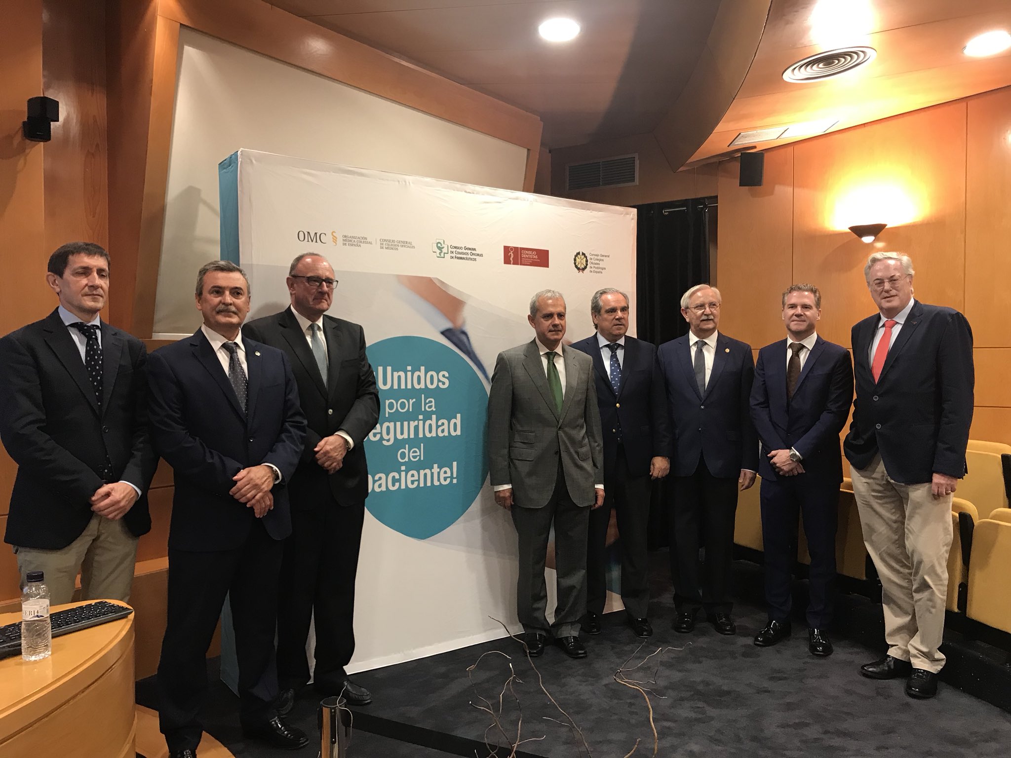 El Real Decreto 1718/2010 determina que las recetas médicas en soporte papel para cumplimentación manual o informatizada se confeccionarán con materiales que impidan o dificulten su falsificación. FOTO: Organización Colegial de Dentistas de España