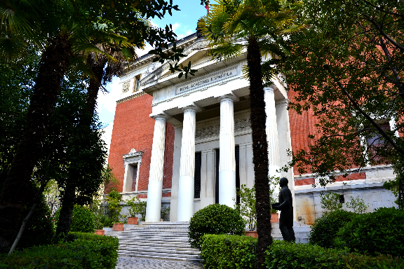 El Consejo General de Dentistas realizó esta petición a la RAE en 2016, puesto que los dentistas tienen una condición de facultativos similar a los médicos y la población les denomina “doctor” coloquialmente. FOTO: RAE