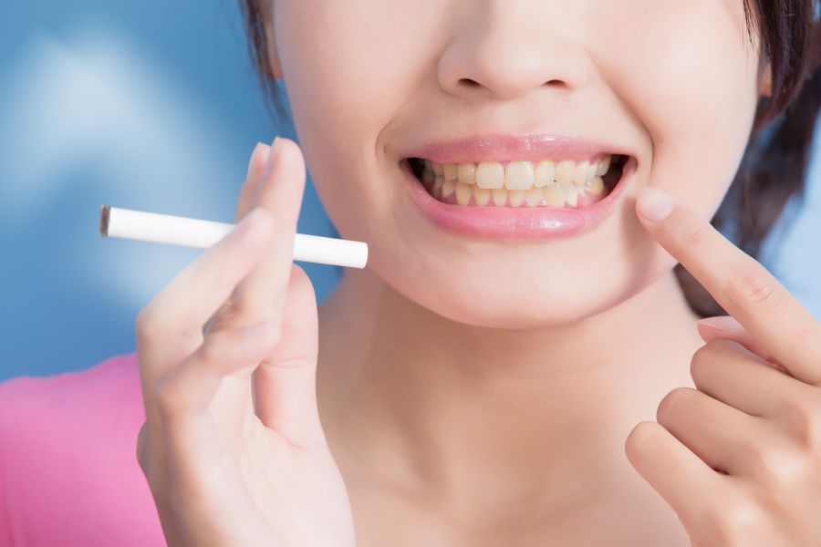 la consulta dental es también un ámbito ideal en el cual pueden aplicarse con facilidad terapias de cesación tabáquica, basadas en el consejo, el apoyo y el seguimiento. Fuente: 123rf