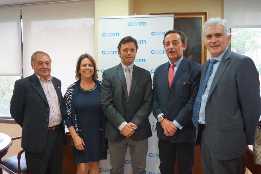 De izq. a dcha., Dr. Norberto Moreno, gerente de la SEGG; Dra. Marisol Ucha, vicepresidenta del COEM; Dr. Ramón Soto‐Yarritu, presidente del COEM; Dr. José Antonio López Trigo, presidente de la SEGG; y Dr. Javier Gómez Pavón, director del Observatorio de la Salud del Mayor de Villanueva de la Cañada.