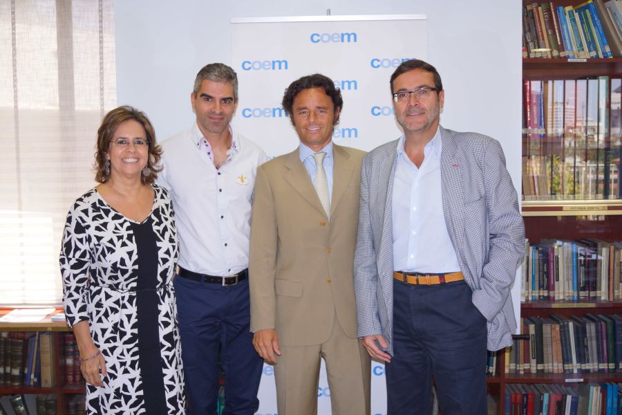 De izq. a dcha., La Dra. Marisol Ucha, vicepresidenta del COEM; el Dr. Mariano del Canto, presidente de ADLR; el Dr. Ramón Soto-Yarritu, presidente del COEM; y el Dr. Javier Crespo, tesorero de ADLR.