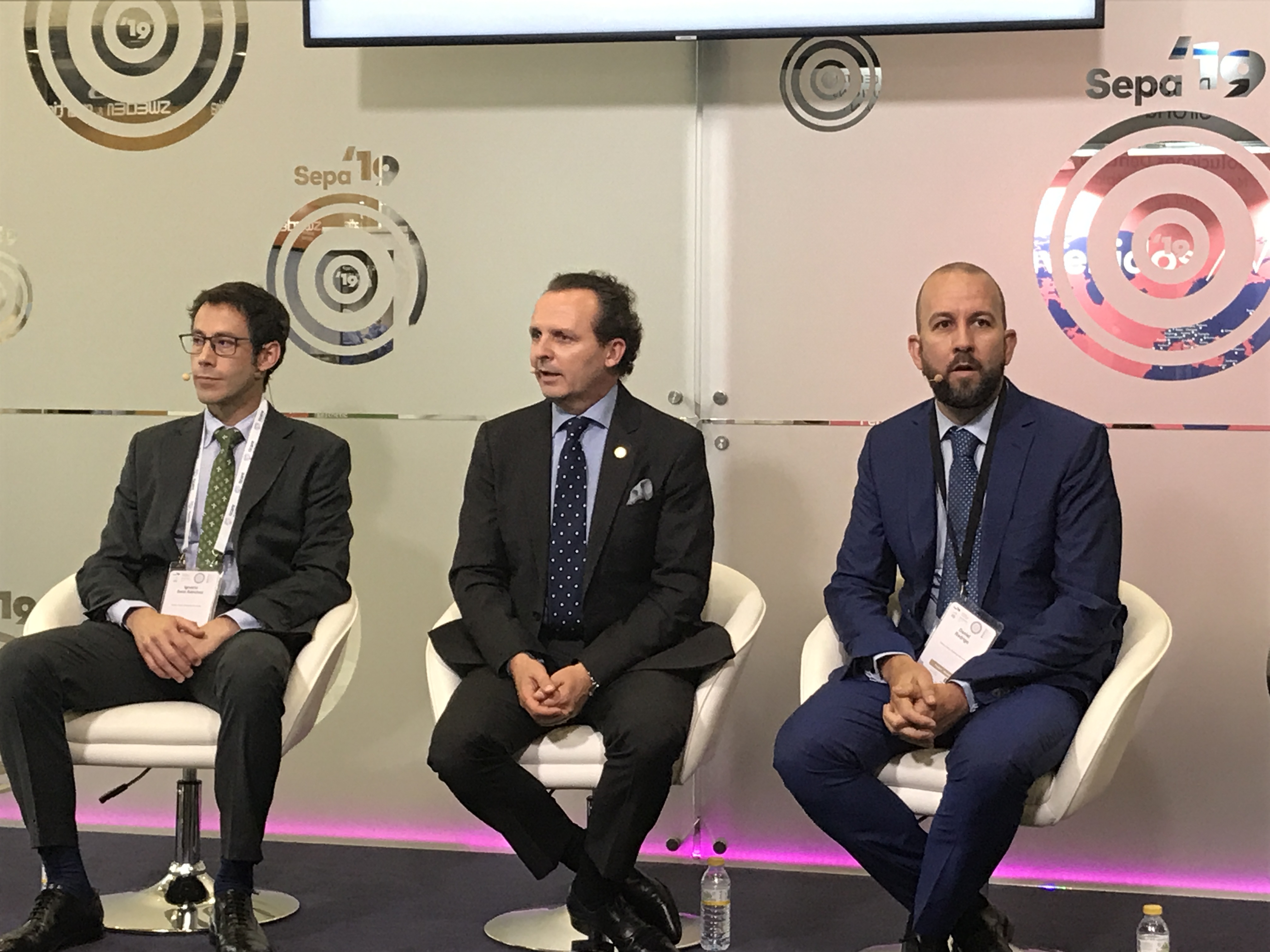 En la imagen (de izq. a dcha.): el Dr. Ignacio Sanz Sánchez, el Dr. Adrián Guerrero (presidente de SEPA) y el Dr. Daniel Rodrigo, durante la presentación de los resultados del estudio epidemiológico promovido por SEPA. FOTO: DM