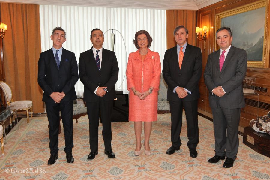 De izquierda a derecha: D. Juan Carlos Llodra Calvo, D. Óscar Castro Reino, Su Majestad la Reina Doña Sofía, D. José Antonio Zafra Anta, D.  Joaquín de Dios Varillas. 