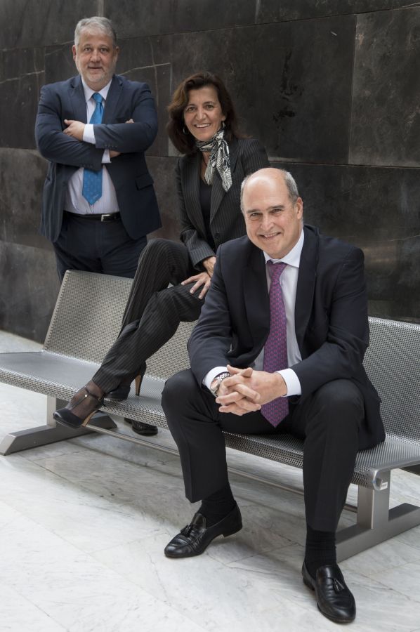 Entrevista/ Federico Schmidt, presidente de Fenin Sector Dental; Mª José Sánchez, directora de Expodental y Luis Garralda, presidente del Comité Organizador de Expodental.