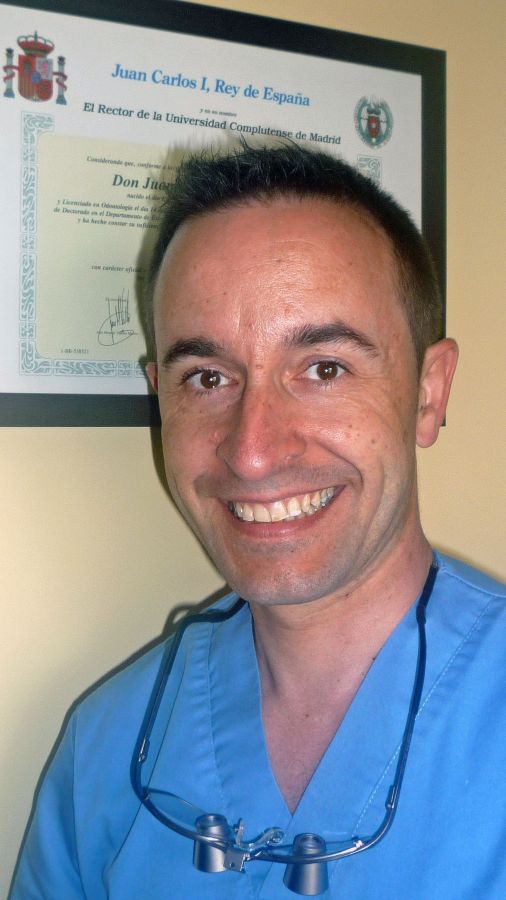 Dr. J.M. Vadillo, coordinador del Máster de Cirugía Implantológica, Prótesis y Periimplantología de la UAX. Miembro del Comité Científico de El DM.