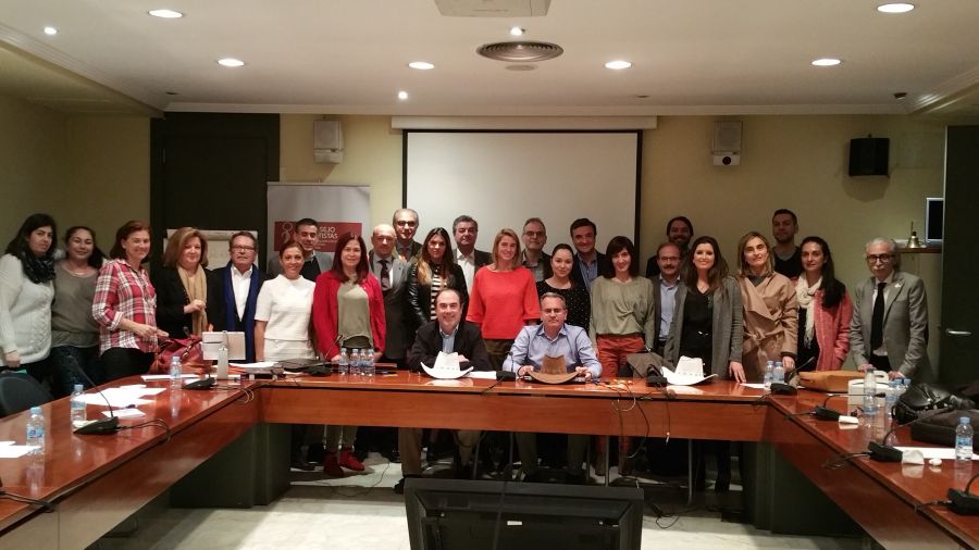 Mediadores y ponentes del I Curso de Mediación Sanitaria del Consejo General de Dentistas .