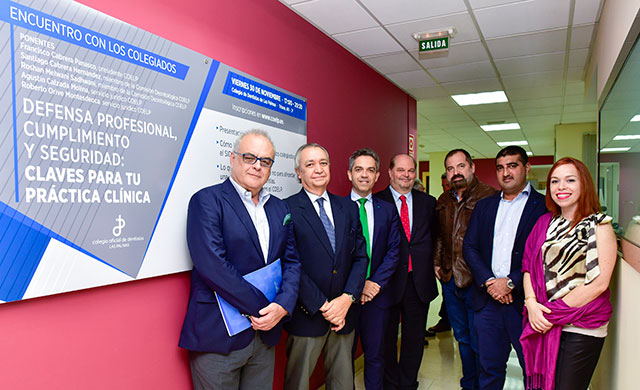 Miembros y asesores de la Comisión Deontológica (de izq. a dcha.) Francisco Cabrera Panasco (presidente); Santiago Cabrera Hernández (miembro); Roberto Orive Montesdeoca y Agustín Calzada Molina (asesores); Juan Luis Mejias Torrus, Roshan Melwani Sadhwani y Daida Hernández Vega (miembros).