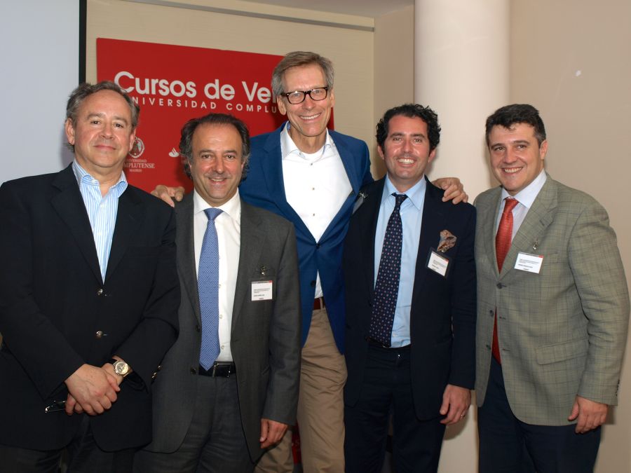 De iqzda. a dcha. Mariano Sanz, Juan Blanco, Soren Jepsen, Filippo Graziani y David Herrera, en el curso de verano que organiza la UCM, en colaboración con SEPA y otras sociedades médicas.