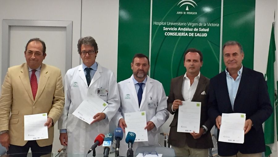 De izqda. a dcha. Gonzalo Barón (Servicio de Cardiología del Hospital Universitario Virgen del Rocío, Sevilla), Juan José Gómez Doblas (presidente de la Sociedad Andaluza de Cardiología), Jose Luis Doña (gerente del Hospital Universitario Virgen de la Victoria), Adrián Guerrero (vicepresidente de SEPA) y Blas Noguerol (periodoncista).