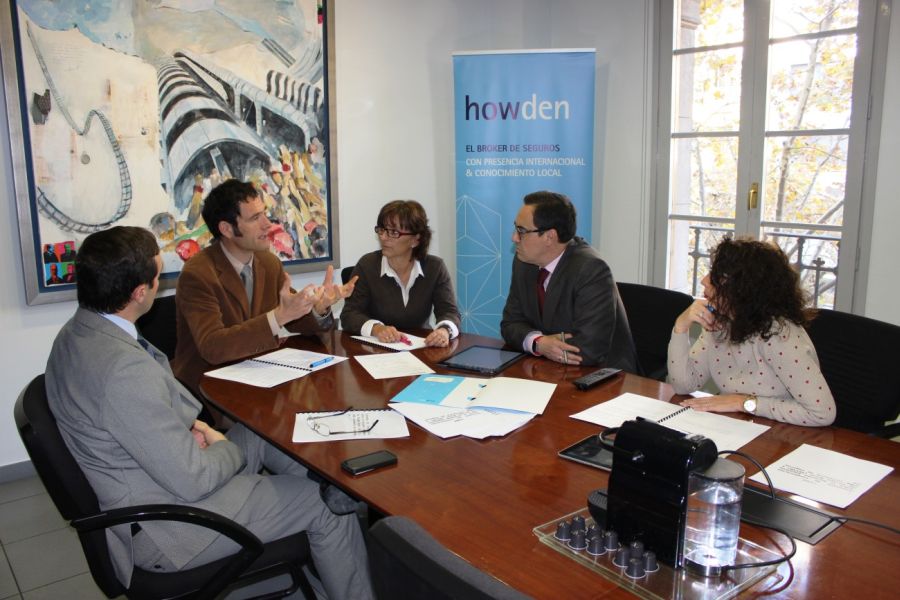 De izq. a dcha. Sr. Alejandro González (Dir. Marketing Howden-UBK), Dr. Eduard Valmaseda (Pte. SECIB), Sra. Marta Ventura (Directora Ejecutiva SECIB), Sr. Francisco Rico (Dir. De Subdivisión Howden-UBK) y Sra. Eva Jante (Adjunta a Dirección Howden-UBK).