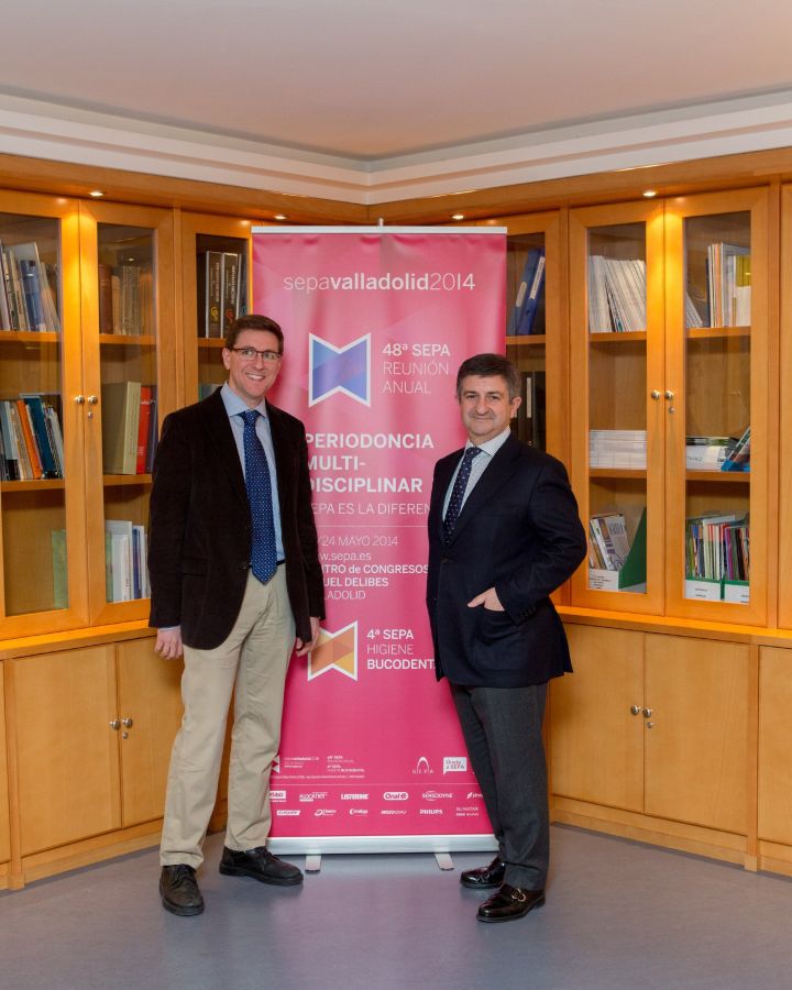 Dcha. a Izqda.  José Antonio Pascual, Presidente de la 4ª Reunión de Higiene Bucodental, y Julio Galván, presidente de la 48º Reunión Anual SEPA. 